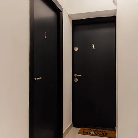 The Adventure - Steps 2 Old Town & Metro *