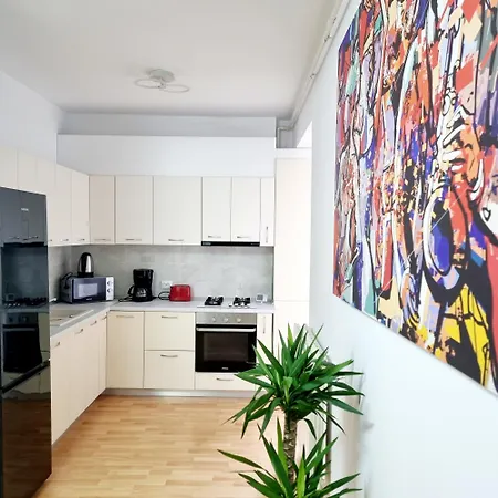 The Adventure 1Br - Steps 2 Metro & Old Town Daire