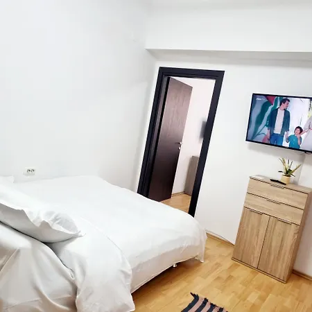 Apartment The Adventure - Steps 2 Old Town & Metro Bucharest