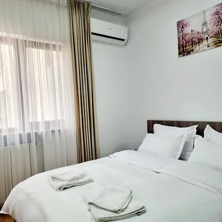 The Adventure - Steps 2 Old Town & Metro Bucharest