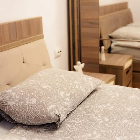 The Adventure - Steps 2 Metro & Old Town Apartamento