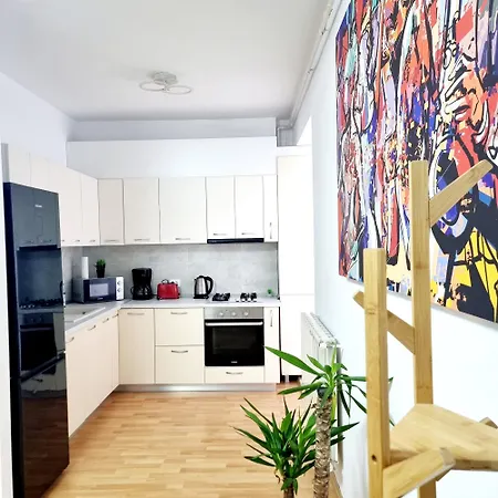 The Adventure - Steps 2 Metro & Old Town Apartment Bukarest