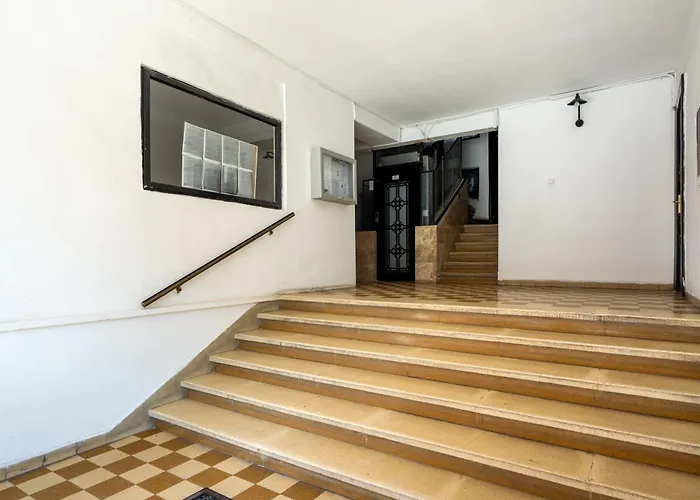 Apartment The Adventure - Steps 2 Metro & Old Town *