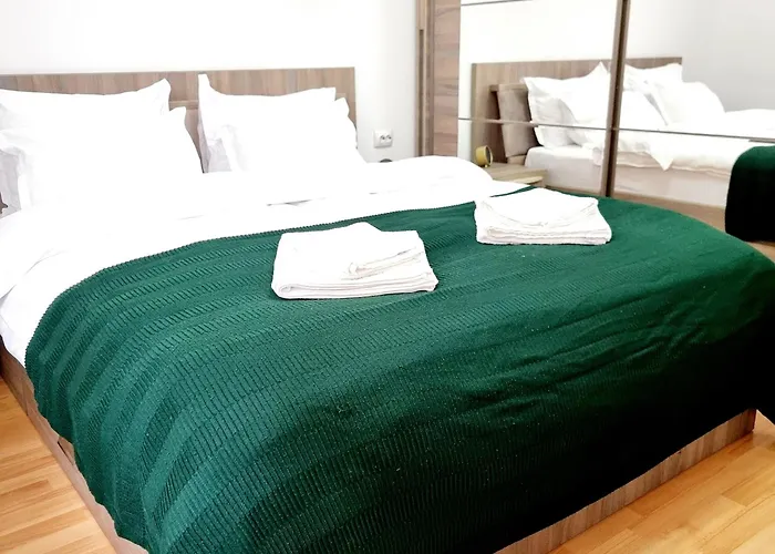 Apartment The Adventure - Steps 2 Metro & Old Town *