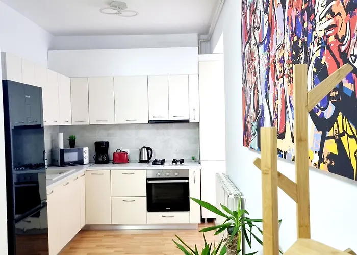 The Adventure - Steps 2 Metro & Old Town Apartment Bucharest