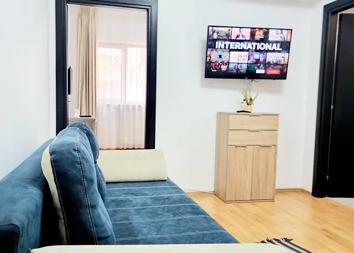 The Adventure - Steps 2 Metro & Old Town ブカレスト