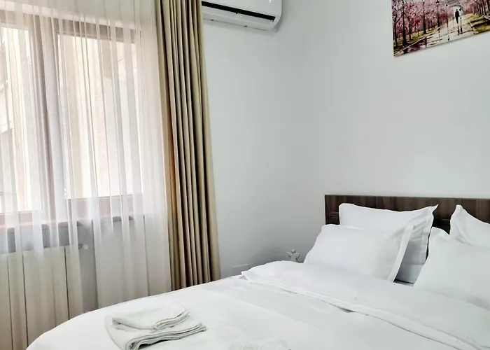 The Adventure - Steps 2 Metro & Old Town ブカレスト