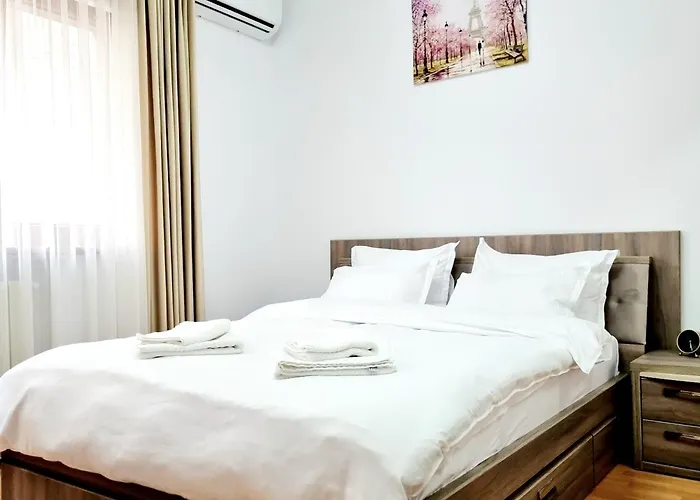 The Adventure - Steps 2 Metro & Old Town ブカレスト